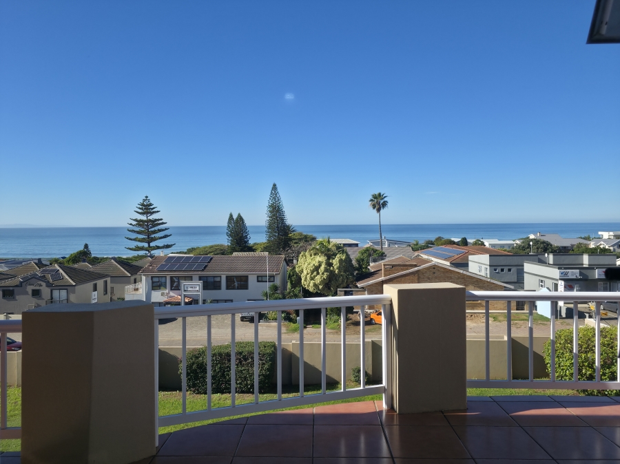7 Bedroom Property for Sale in Wavecrest Eastern Cape